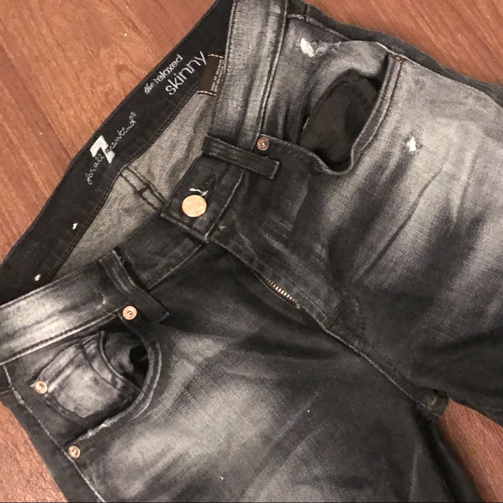 Like new! 7fam relaxed skinnies in black